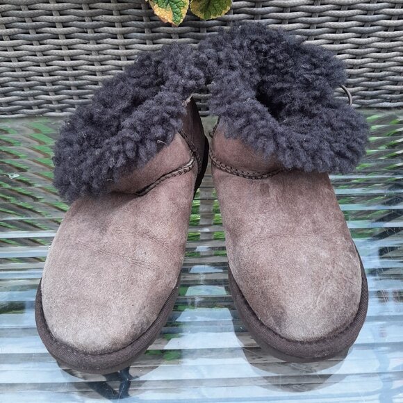UGG Women's Size 5 Bailey 3352 Button Mini Sheepskin Boots Shoes - Picture 1 of 6